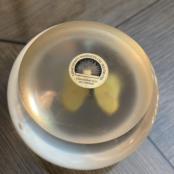 TARAX INFINITY PRODUCTS Yellow Butterfly  PAPERWEIGHT, HANDCRAFTED IN CANADA - Picture 6 of 17